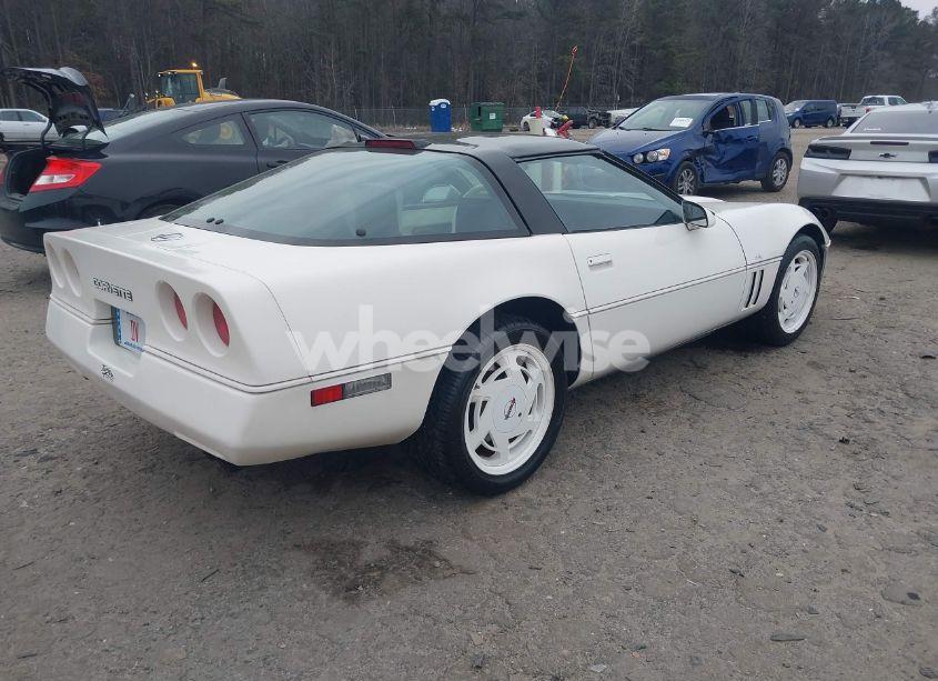 Photo 4 of 1988 Chevrolet Corvette (VIN 1G1YY218XJ5117657)