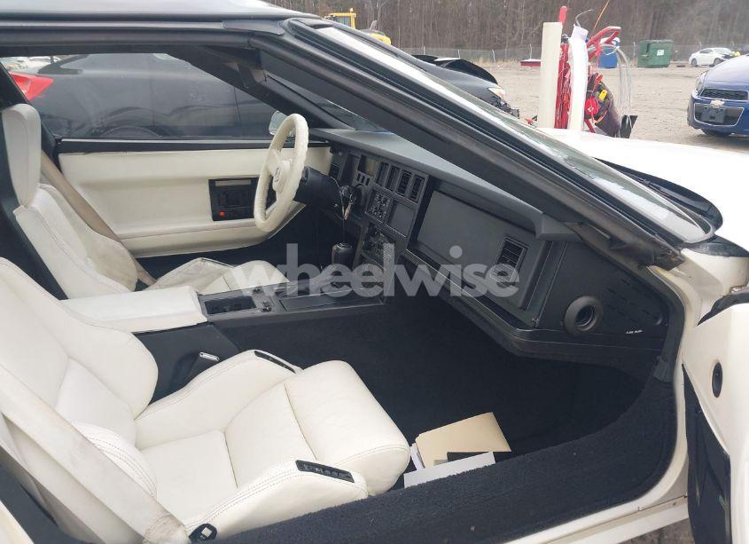 Photo 5 of 1988 Chevrolet Corvette (VIN 1G1YY218XJ5117657)