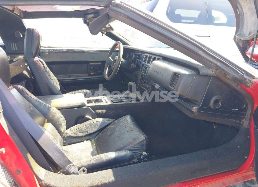 Photo 5 of 1988 Chevrolet Corvette (VIN 1G1YY218XJ5120932)