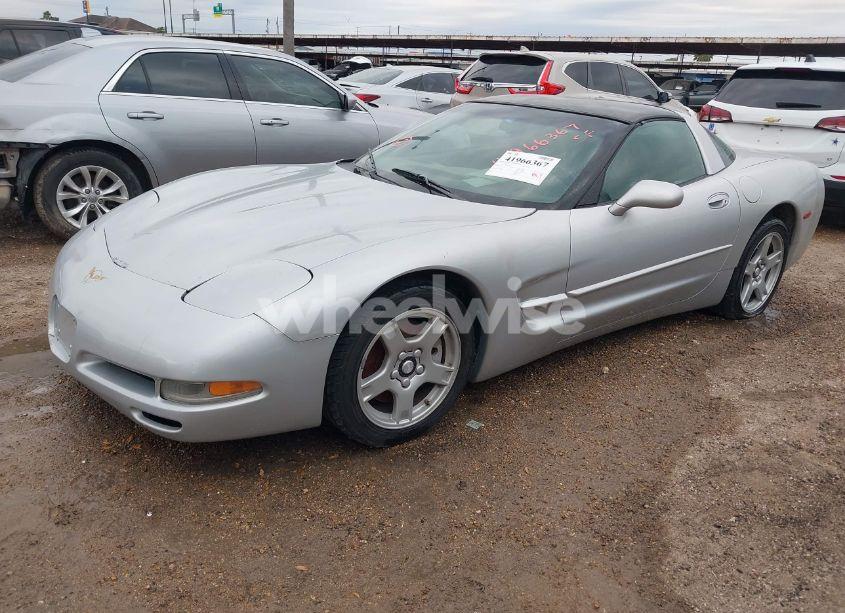 Photo 2 of 1997 Chevrolet Corvette (VIN 1G1YY22G0V5102032)