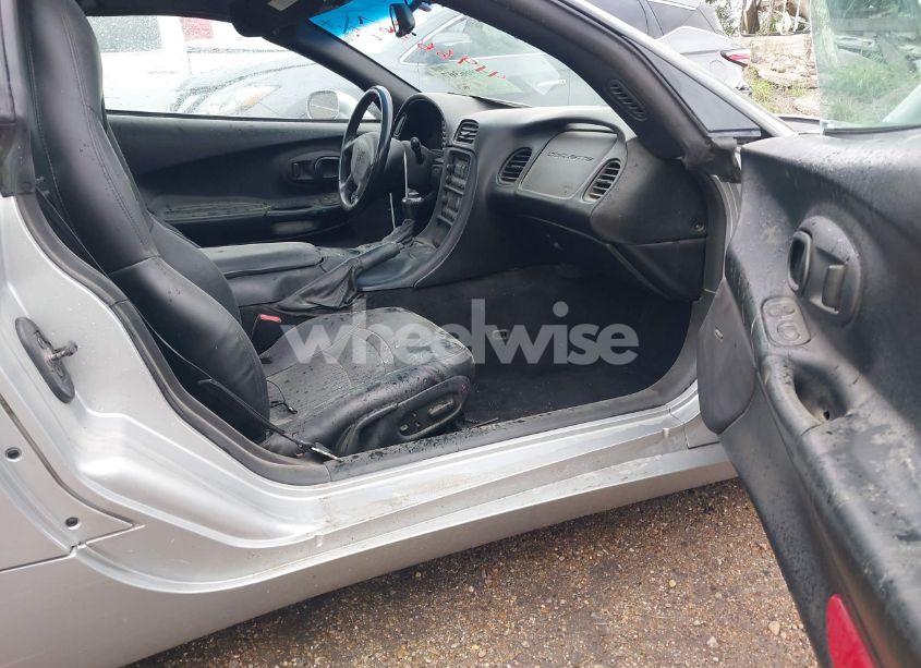 Photo 5 of 1997 Chevrolet Corvette (VIN 1G1YY22G0V5102032)