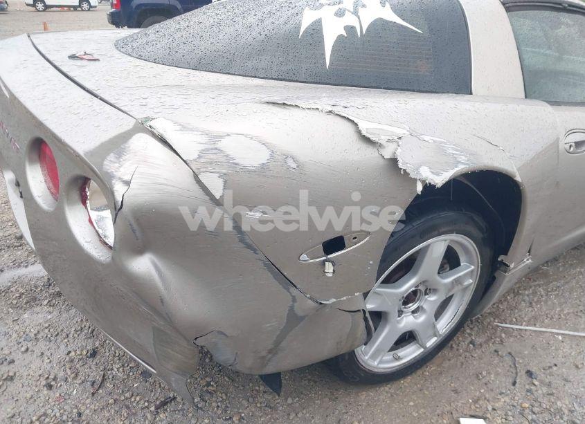 Photo 18 of 1998 Chevrolet Corvette (VIN 1G1YY22G6W5130421)