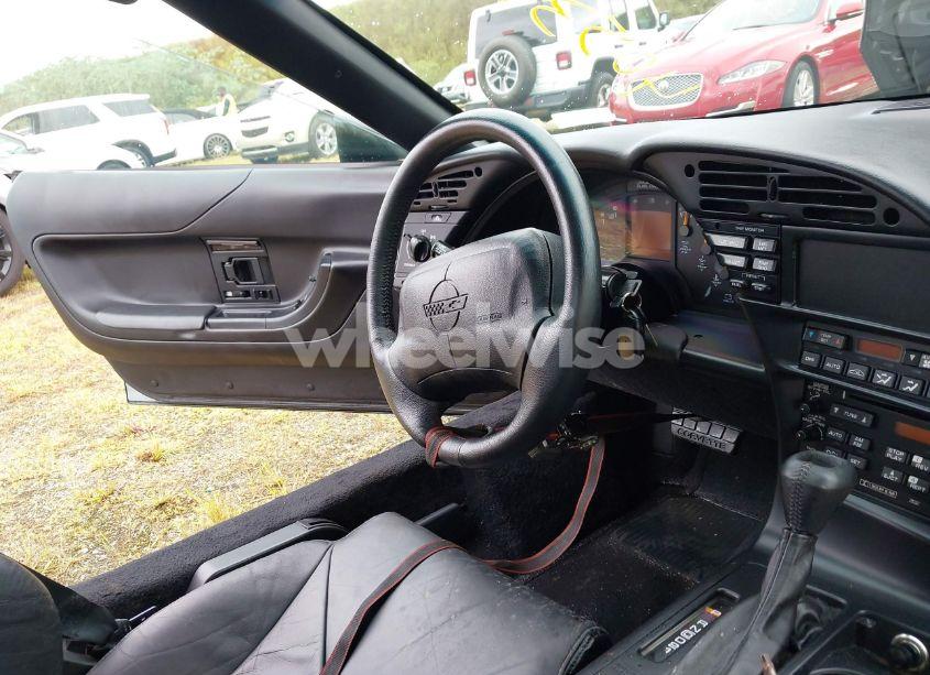 Photo 7 of 1995 Chevrolet Corvette (VIN 1G1YY22P0S5120106)