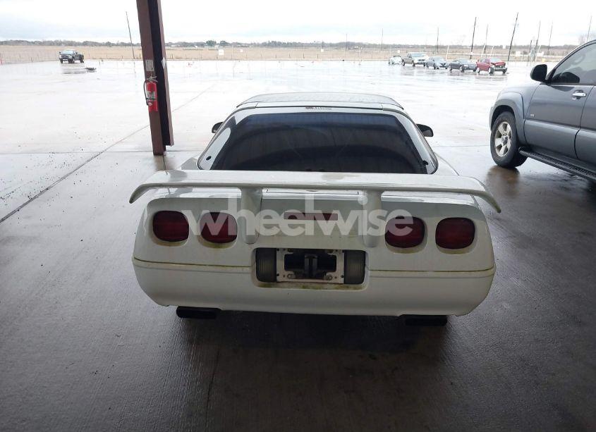 Photo 16 of 1994 Chevrolet Corvette (VIN 1G1YY22P4R5110494)