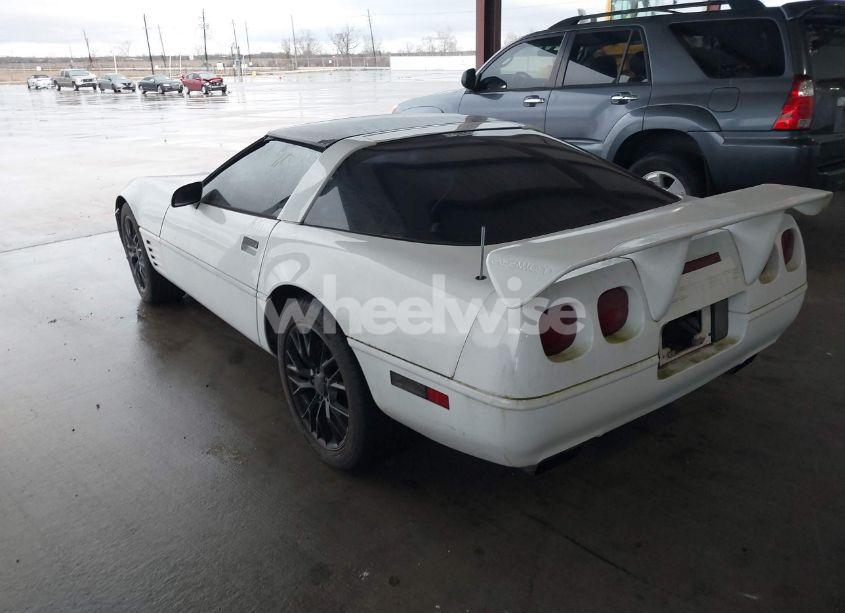 Photo 3 of 1994 Chevrolet Corvette (VIN 1G1YY22P4R5110494)