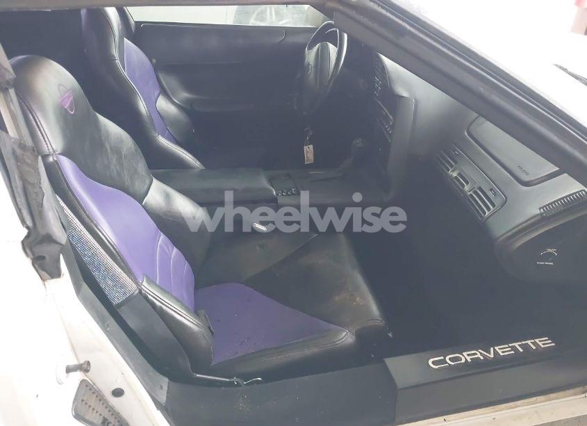 Photo 5 of 1994 Chevrolet Corvette (VIN 1G1YY22P4R5110494)