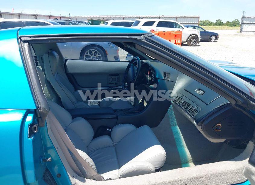 Photo 5 of 1992 Chevrolet Corvette (VIN 1G1YY23P6N5111770)