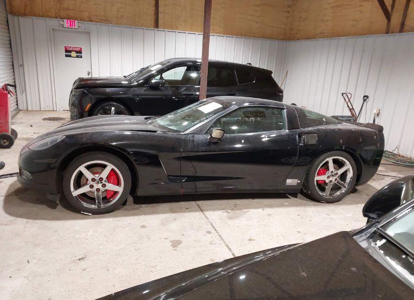 Photo 15 of 2005 Chevrolet Corvette N/A (VIN 1G1YY24U055132585)