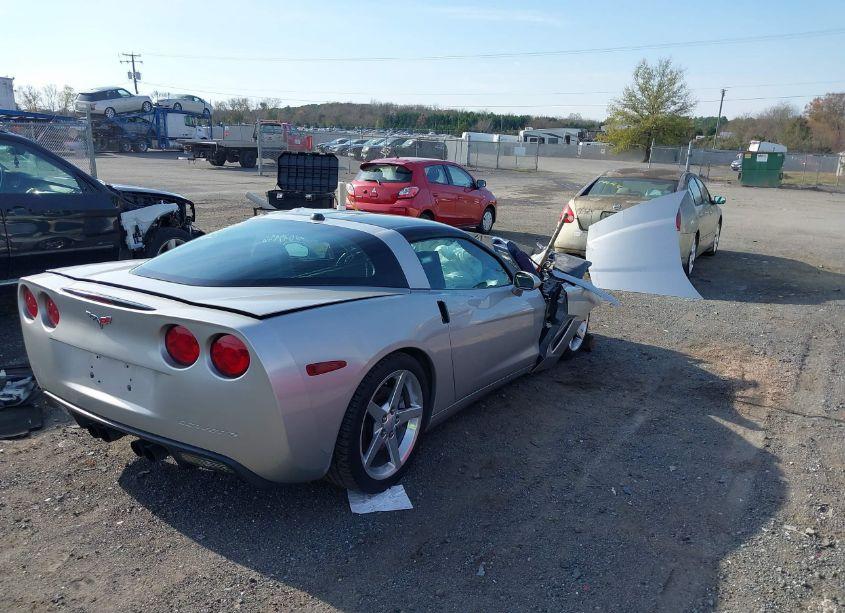 Photo 4 of 2005 Chevrolet Corvette N/A (VIN 1G1YY24U255109678)