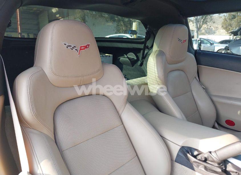 Photo 8 of 2005 Chevrolet Corvette N/A (VIN 1G1YY24U255114251)