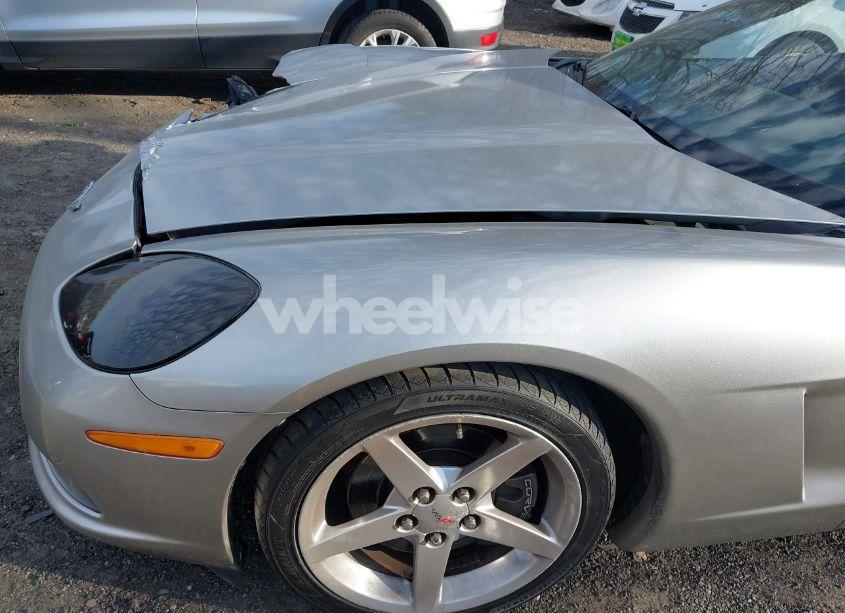 Photo 19 of 2005 Chevrolet Corvette N/A (VIN 1G1YY24U755106405)