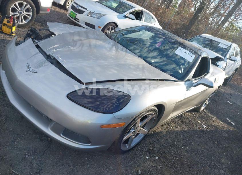 Photo 2 of 2005 Chevrolet Corvette N/A (VIN 1G1YY24U755106405)