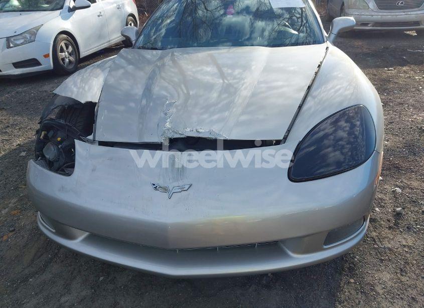 Photo 6 of 2005 Chevrolet Corvette N/A (VIN 1G1YY24U755106405)