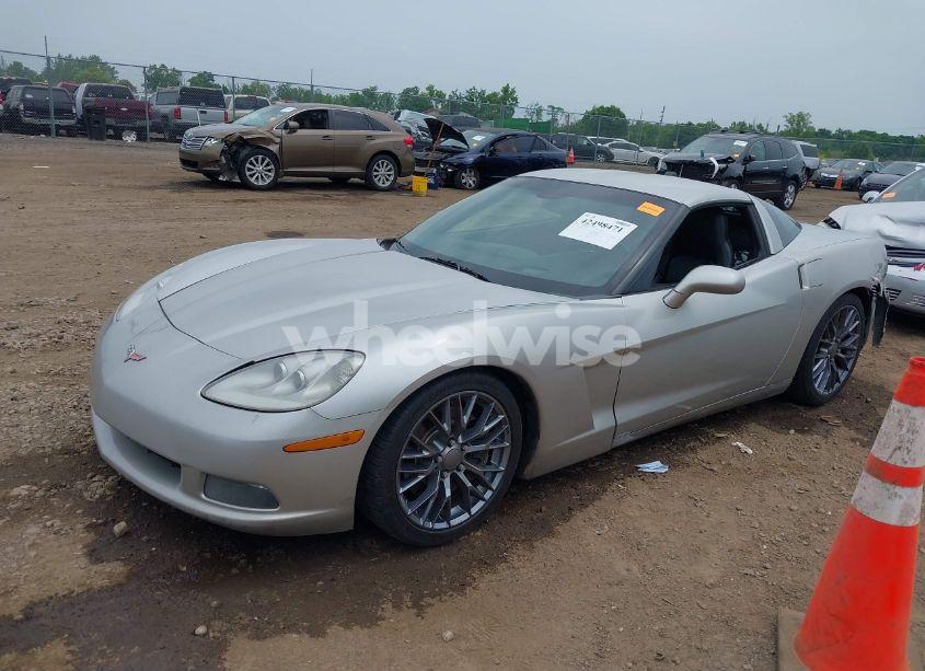 Photo 2 of 2005 Chevrolet Corvette N/A (VIN 1G1YY24U755115105)