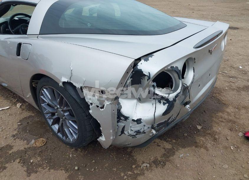 Photo 6 of 2005 Chevrolet Corvette N/A (VIN 1G1YY24U755115105)