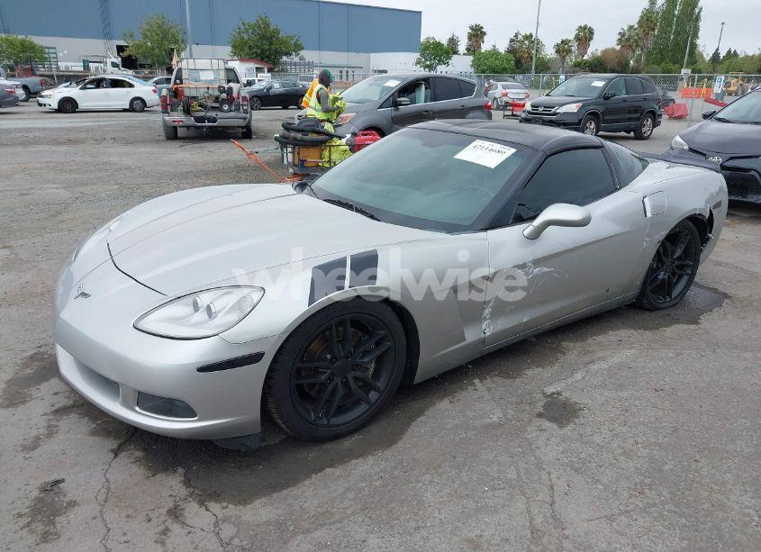 Photo 2 of 2007 Chevrolet Corvette (VIN 1G1YY25U375117743)