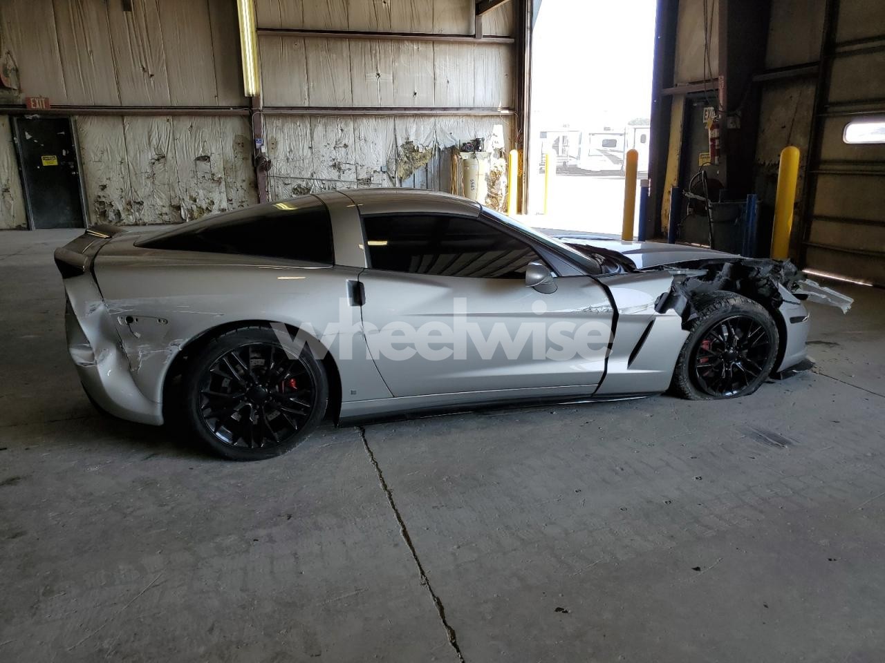 Photo 3 of 2008 CHEVROLET CORVETTE (VIN 1G1YY26W885107341)