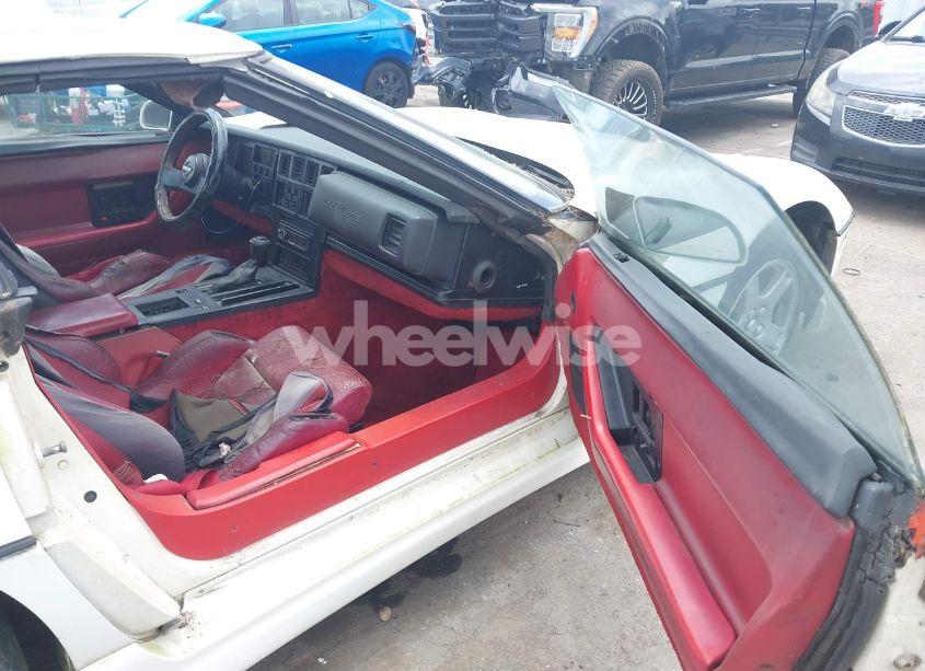 Photo 5 of 1987 Chevrolet Corvette (VIN 1G1YY3185H5125214)