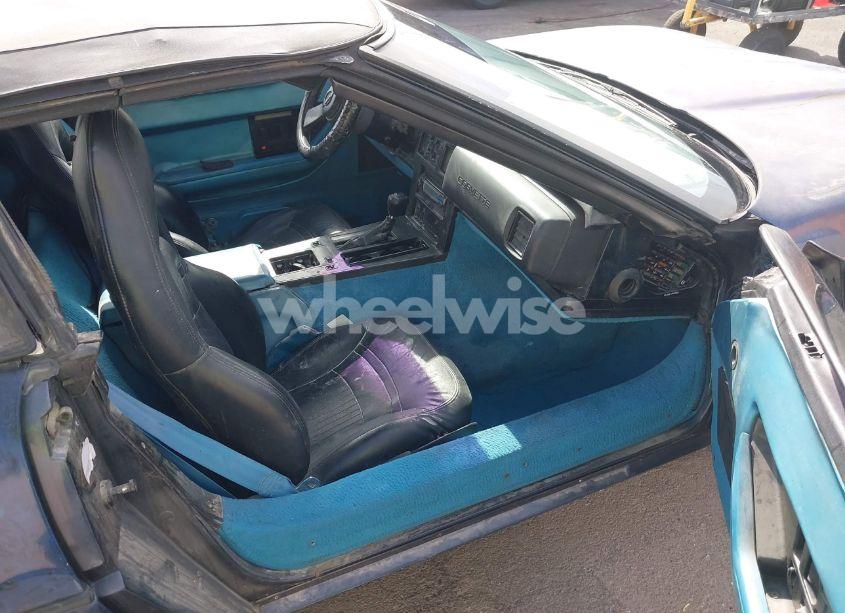 Photo 5 of 1988 Chevrolet Corvette (VIN 1G1YY3187J5105925)