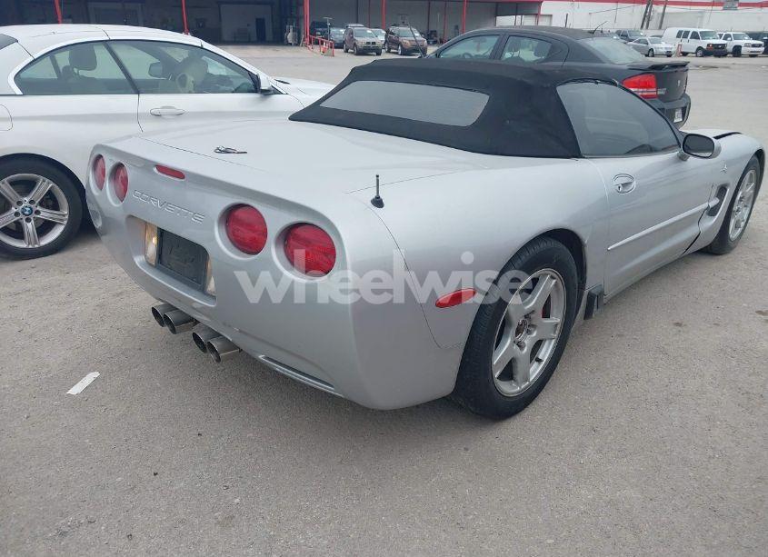 Photo 4 of 1998 Chevrolet Corvette (VIN 1G1YY32G3W5109287)