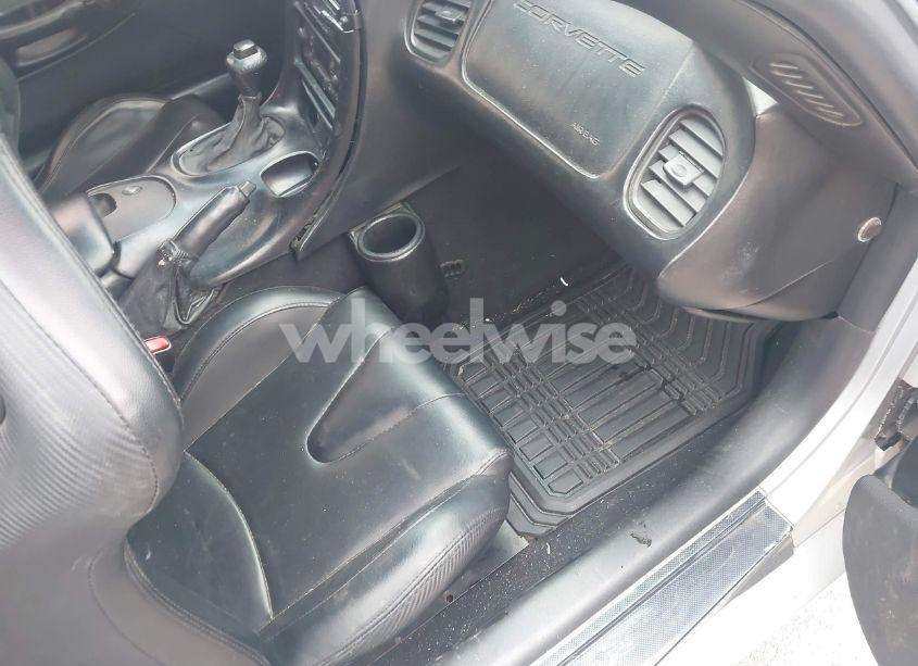 Photo 5 of 1998 Chevrolet Corvette (VIN 1G1YY32G3W5109287)