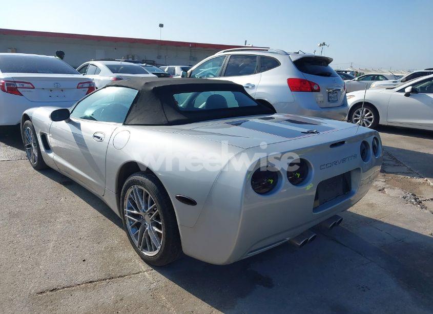 Photo 3 of 2000 Chevrolet Corvette (VIN 1G1YY32G8Y5125729)