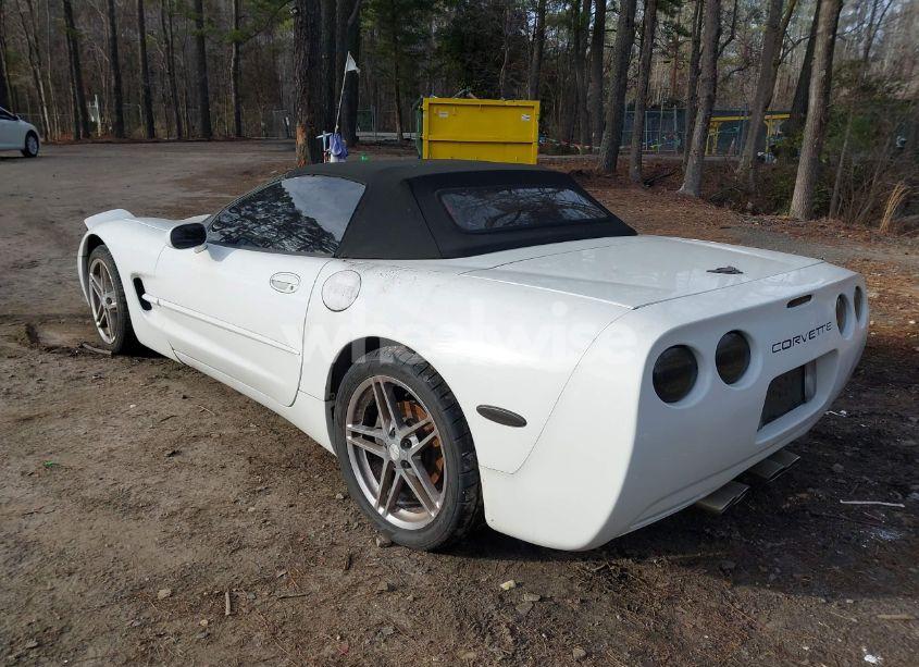 Photo 3 of 1998 Chevrolet Corvette (VIN 1G1YY32GXW5121890)