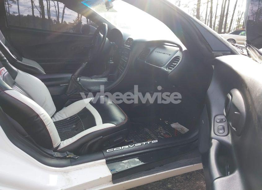 Photo 5 of 1998 Chevrolet Corvette (VIN 1G1YY32GXW5121890)