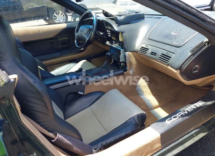 Photo 5 of 1994 Chevrolet Corvette (VIN 1G1YY32PXR5104737)