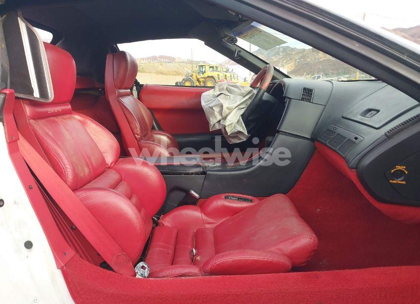 Photo 5 of 1991 Chevrolet Corvette (VIN 1G1YY3385M5103947)