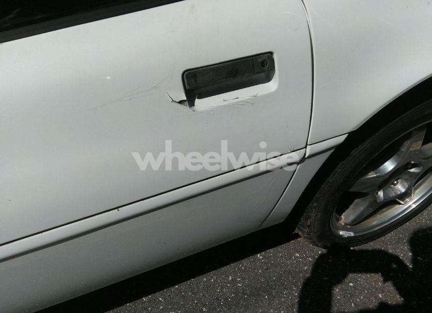 Photo 6 of 1991 Chevrolet Corvette (VIN 1G1YY338XM5114135)