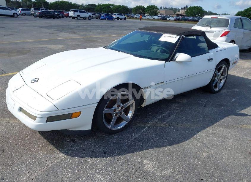Photo 2 of 1993 Chevrolet Corvette (VIN 1G1YY33P2P5107143)