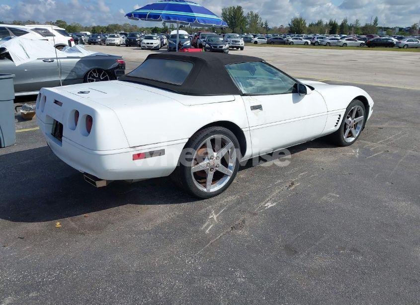 Photo 4 of 1993 Chevrolet Corvette (VIN 1G1YY33P2P5107143)