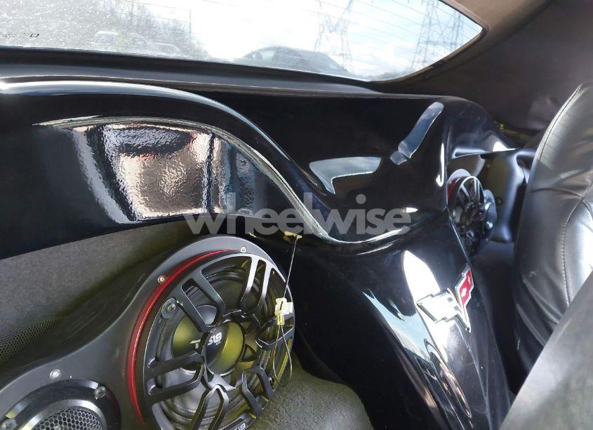 Photo 8 of 2005 Chevrolet Corvette N/A (VIN 1G1YY34U655132158)