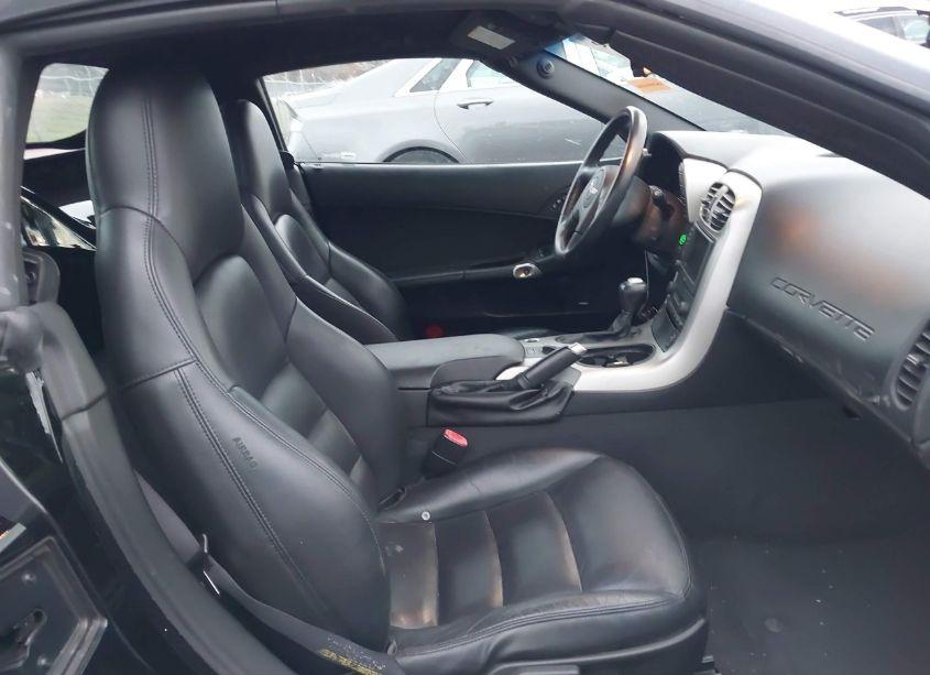 Photo 8 of 2005 Chevrolet Corvette N/A (VIN 1G1YY34U855136745)