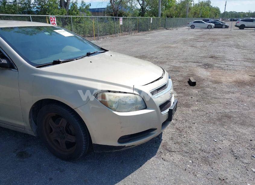 Photo 13 of 2010 Chevrolet Malibu LS (VIN 1G1ZA5E01AF289858)