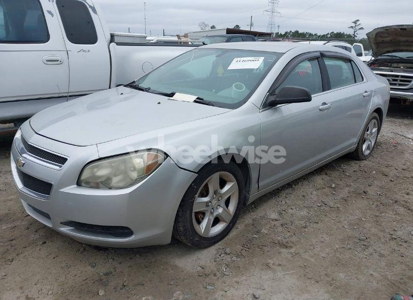 Photo 2 of 2010 Chevrolet Malibu LS (VIN 1G1ZA5E02AF256352)