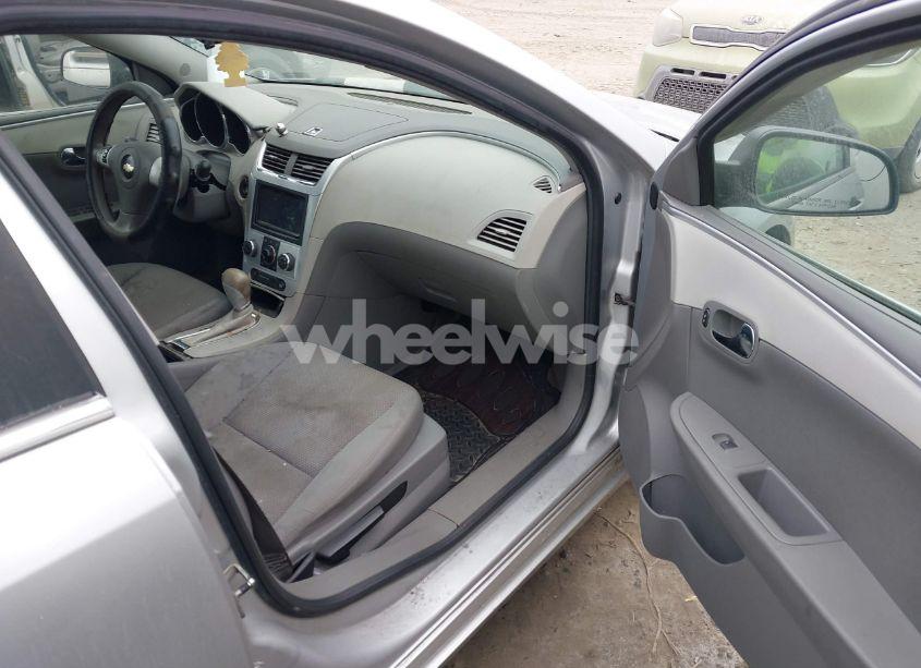 Photo 5 of 2010 Chevrolet Malibu LS (VIN 1G1ZA5E02AF256352)