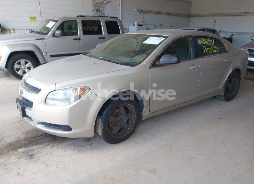 Photo 2 of 2010 Chevrolet Malibu LS (VIN 1G1ZA5E02AF283017)