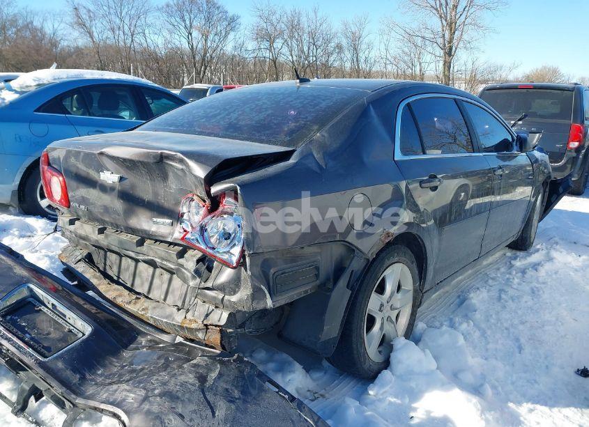 Photo 4 of 2010 Chevrolet Malibu LS (VIN 1G1ZA5E05AF215083)