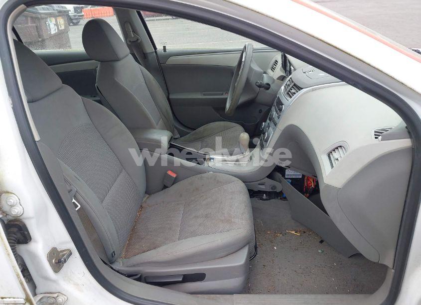 Photo 5 of 2010 Chevrolet Malibu LS (VIN 1G1ZA5EB2AF312646)