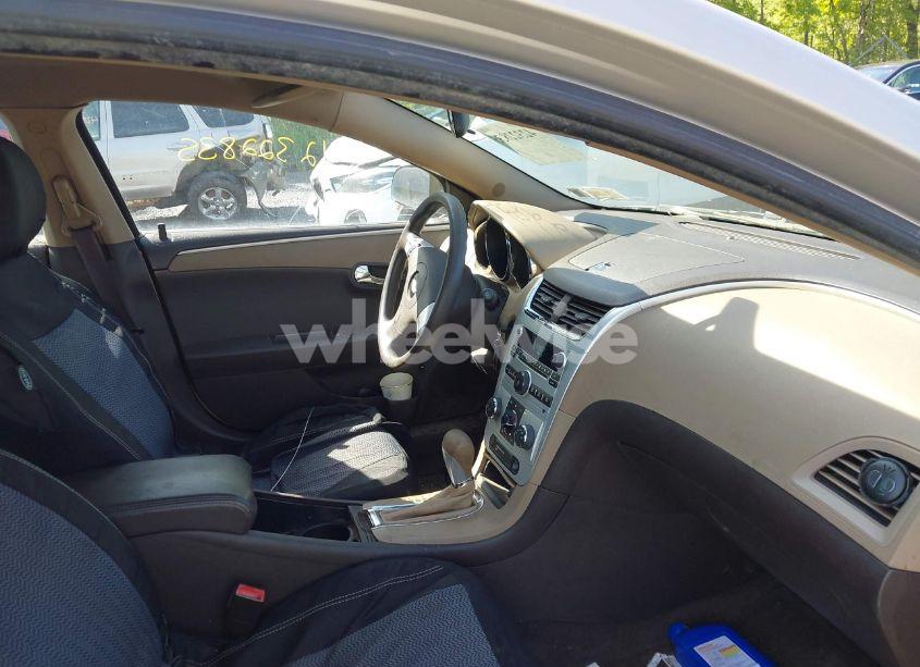 Photo 5 of 2010 Chevrolet Malibu LS (VIN 1G1ZA5EB9AF105915)