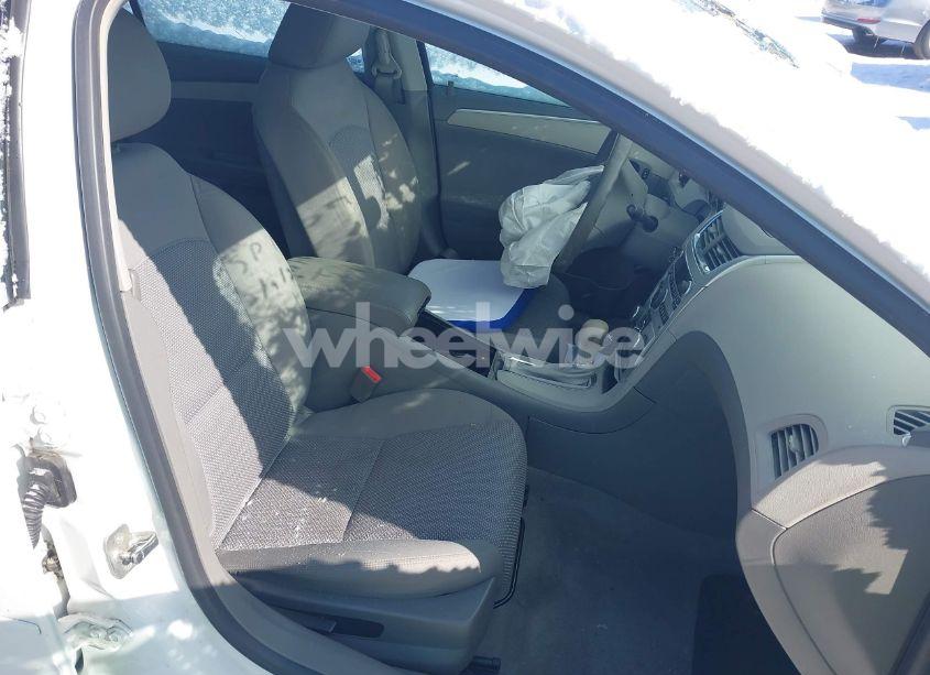 Photo 5 of 2012 Chevrolet Malibu LS (VIN 1G1ZB5E09CF206483)