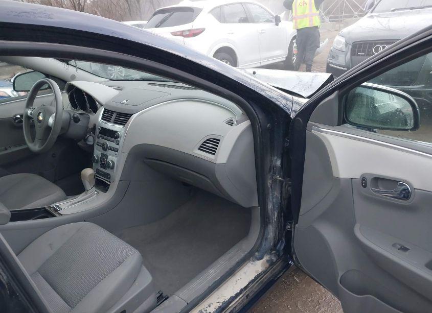 Photo 5 of 2011 Chevrolet Malibu LS (VIN 1G1ZB5E10BF172067)