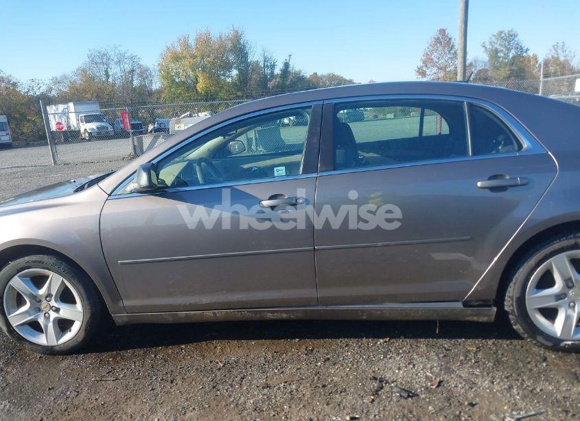 Photo 14 of 2011 Chevrolet Malibu LS (VIN 1G1ZB5E10BF343948)