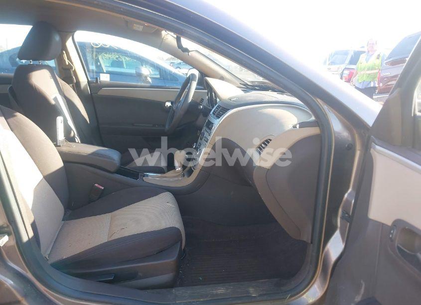 Photo 5 of 2011 Chevrolet Malibu LS (VIN 1G1ZB5E10BF343948)