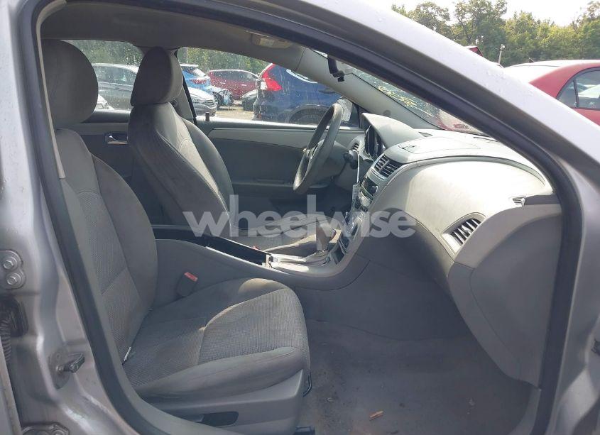 Photo 5 of 2011 Chevrolet Malibu LS (VIN 1G1ZB5E11BF271741)