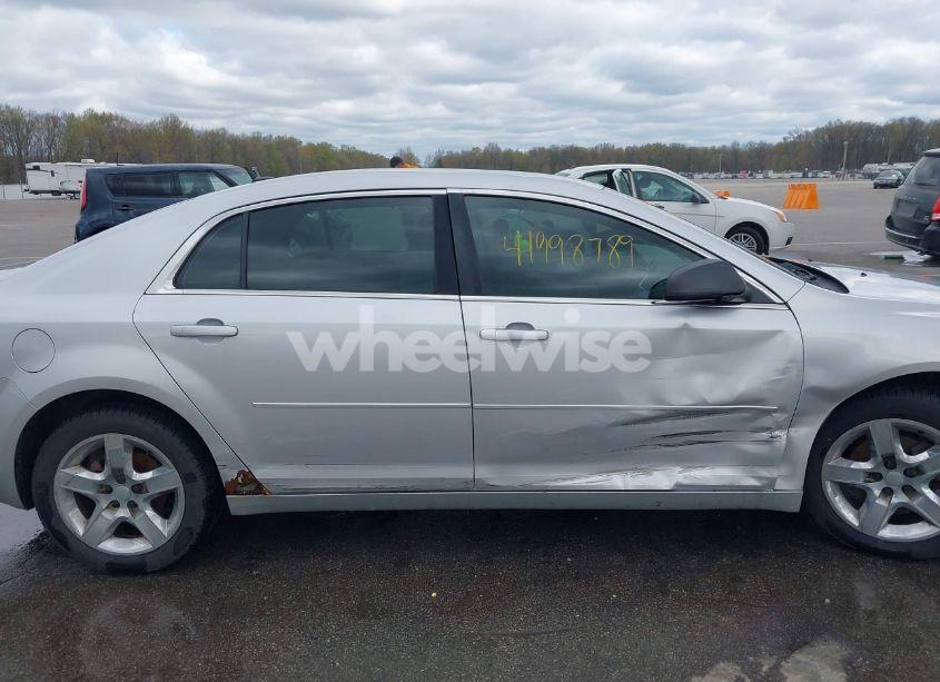 Photo 13 of 2011 Chevrolet Malibu LS (VIN 1G1ZB5E12BF111917)