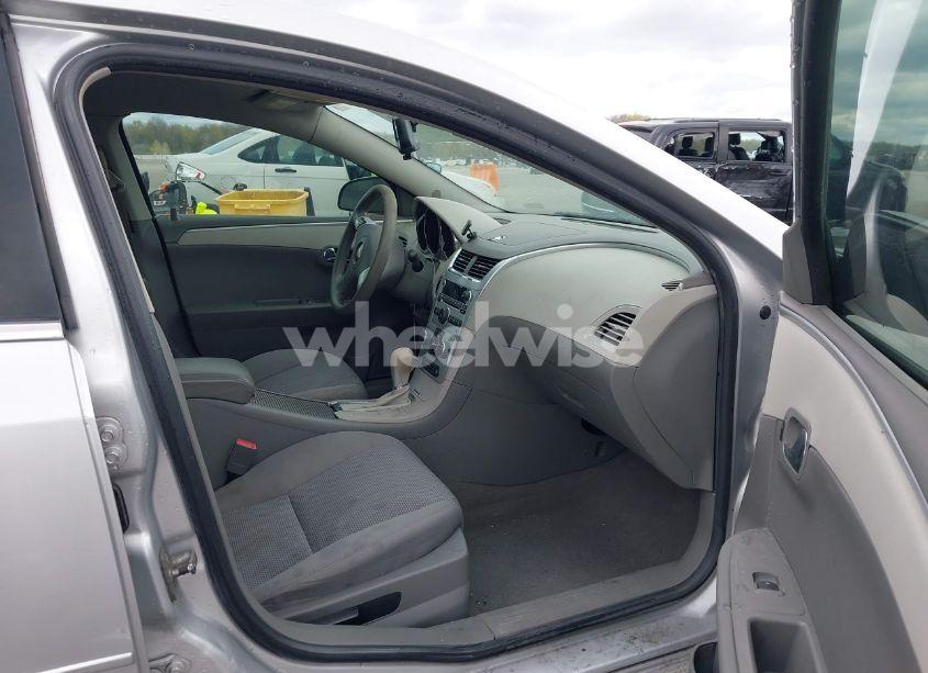 Photo 5 of 2011 Chevrolet Malibu LS (VIN 1G1ZB5E12BF111917)