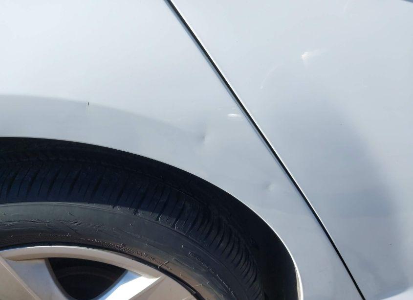 Photo 6 of 2011 Chevrolet Malibu LS (VIN 1G1ZB5E14BF211601)